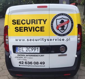 Tył samochodu firmowego agencji ochrony Security Service